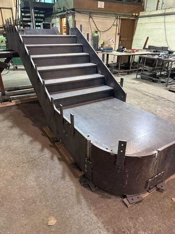 Structural steel platform with bracing