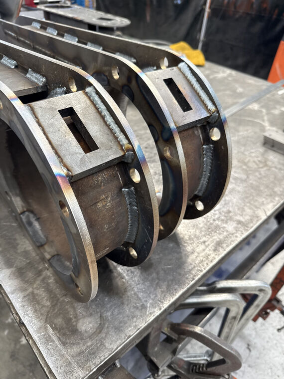 Welded flange ends with threaded stud detail